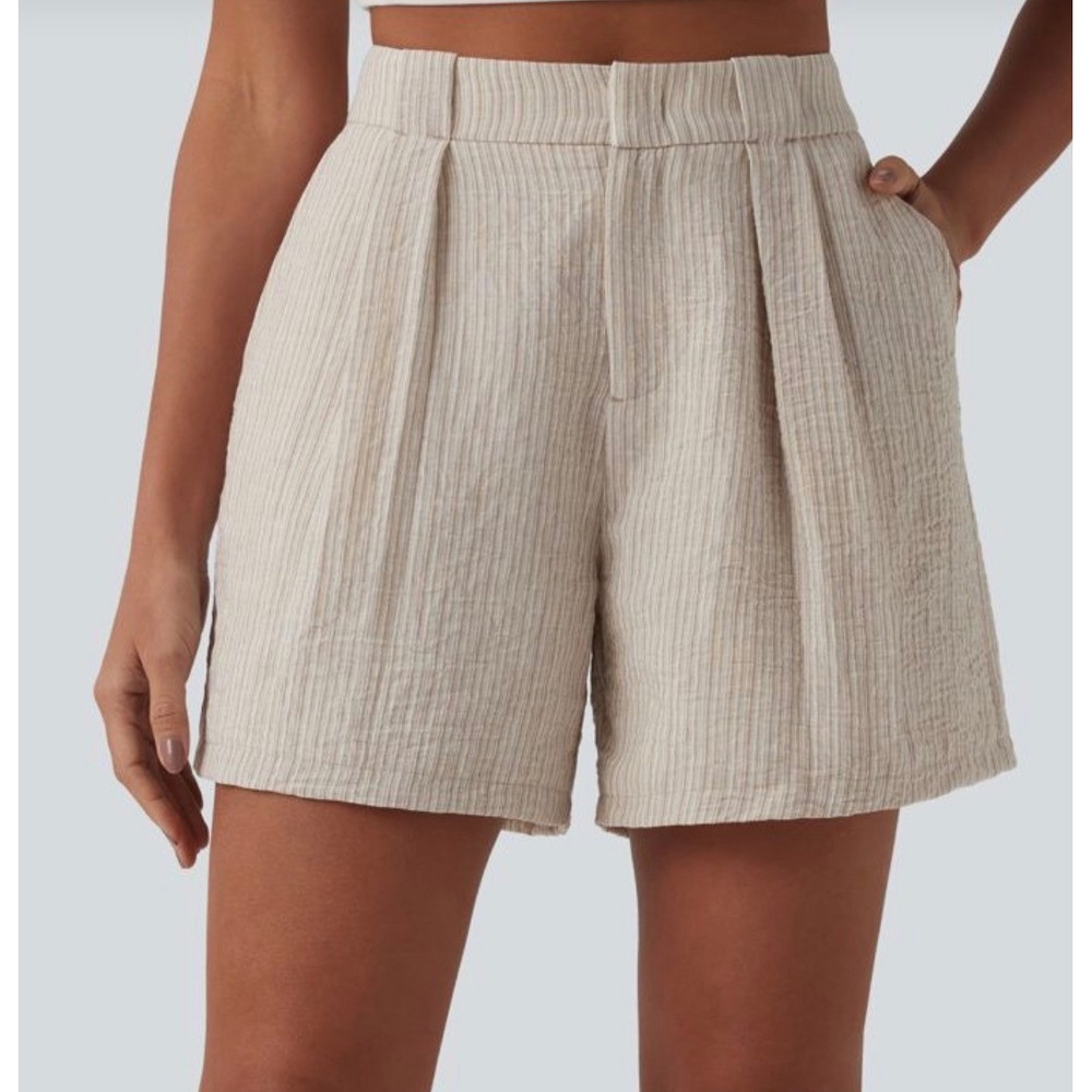 Halara Pleated Shorts Women Medium Beige NWT High Waist Striped 5in Inseam